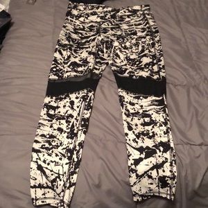 Black and white patterned workout leggings